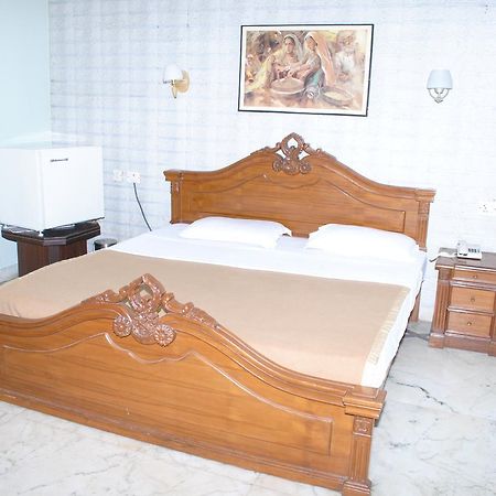 Modipur Hotel Rampur  ภายนอก รูปภาพ