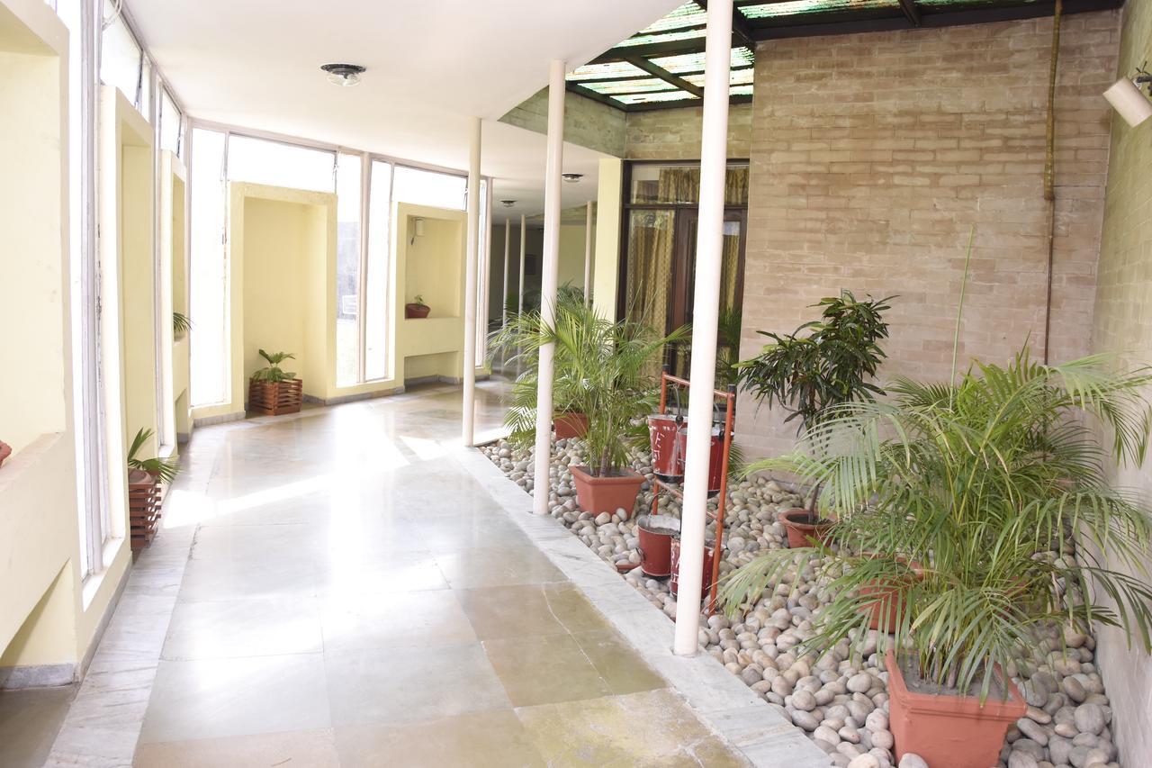 Modipur Hotel Rampur  ภายนอก รูปภาพ