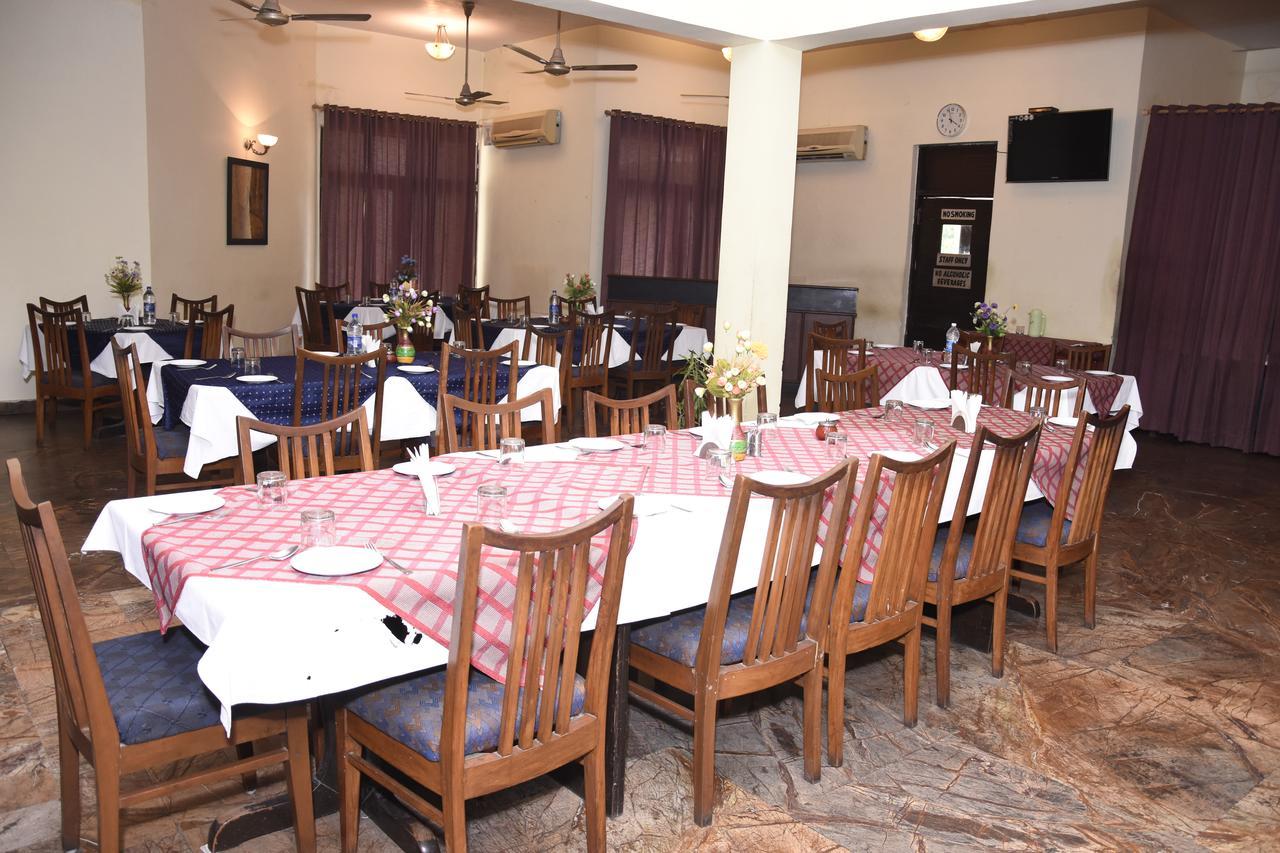 Modipur Hotel Rampur  ภายนอก รูปภาพ