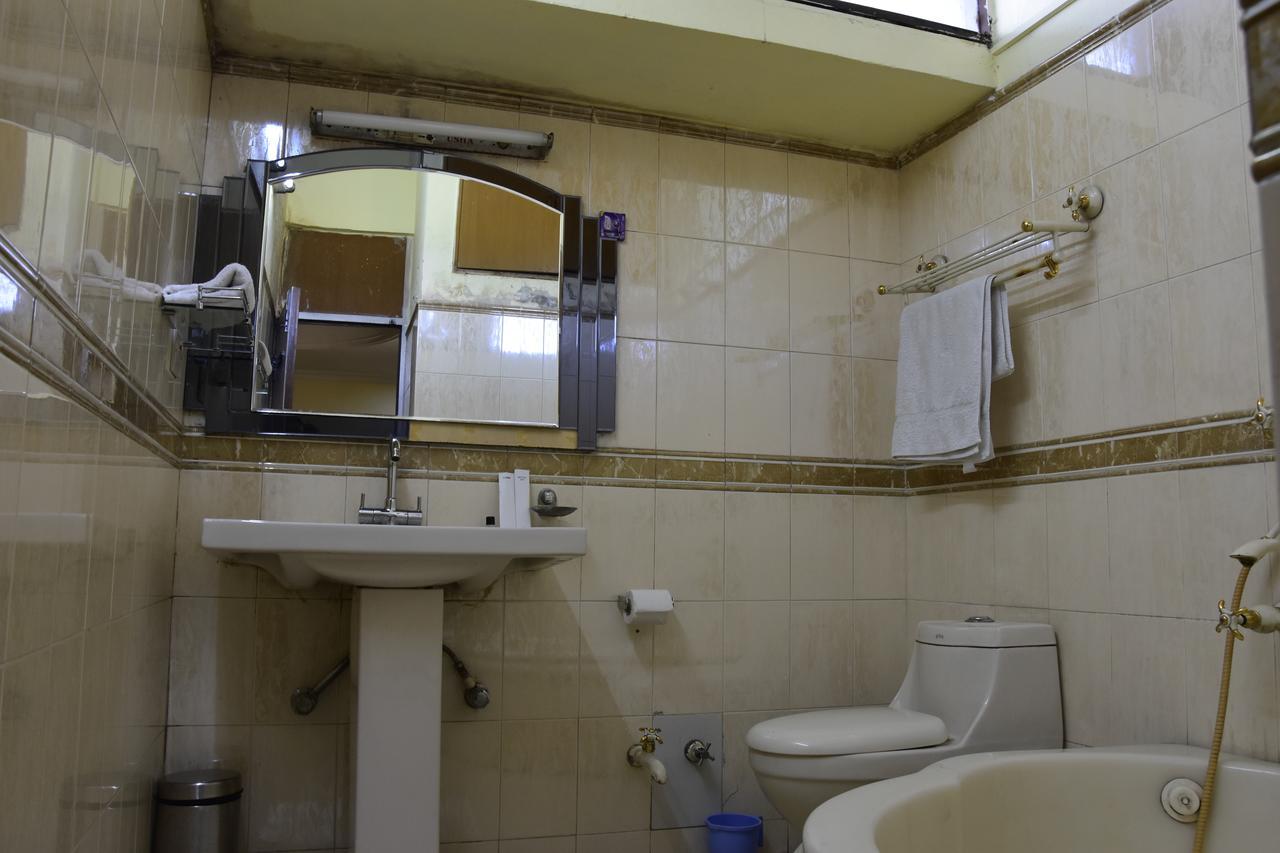 Modipur Hotel Rampur  ภายนอก รูปภาพ