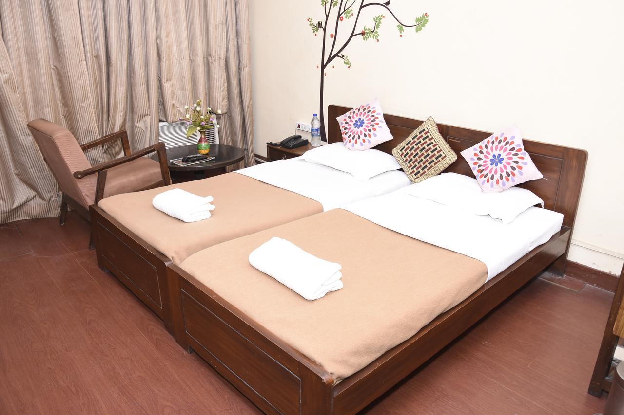 Modipur Hotel Rampur  ภายนอก รูปภาพ